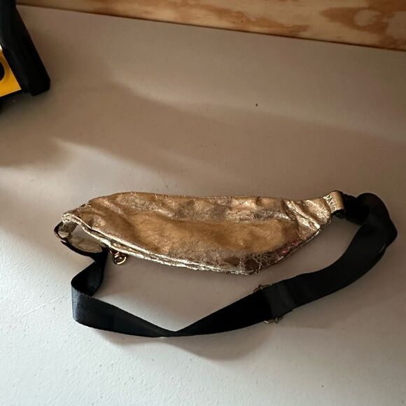 Gold Chain Accent Women's Bag - Picture 4 of 4